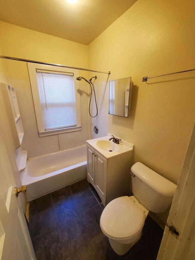 Foto del edificio - 3958-3960 N 24th Pl. (Duplex)(ACE PROPERTY)