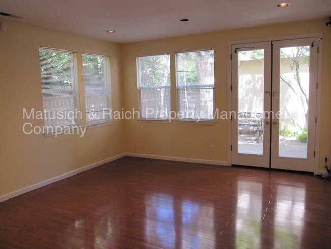 Building Photo - 1517 Treviso Ave