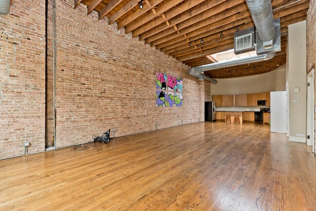 Building Photo - 1326 W Madison St