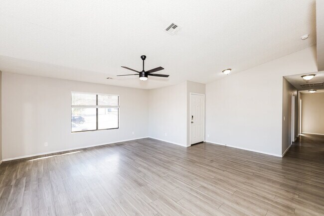 Foto del edificio - 361 Clover Glen Ct