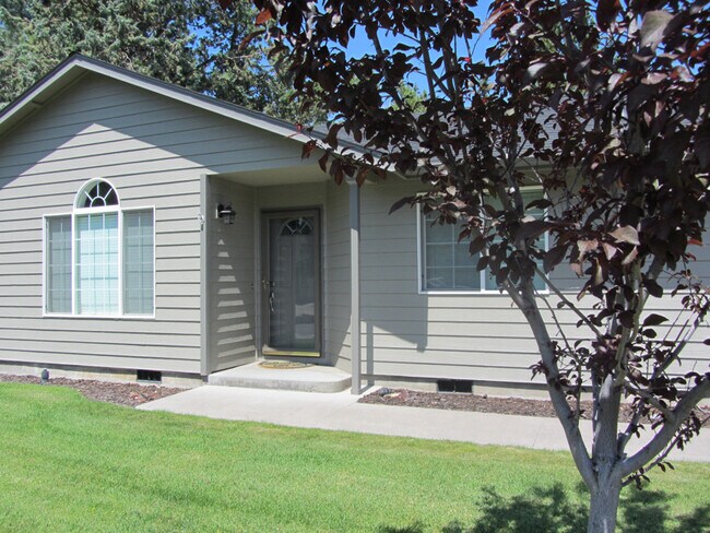 Building Photo - 1636 SE Virginia Rd