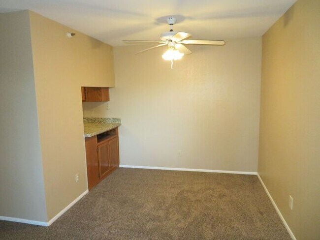 Foto del edificio - 17 E Ruth Ave