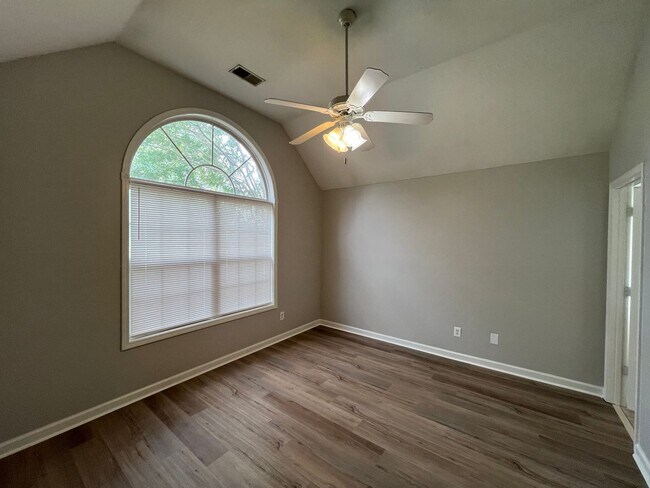 Building Photo - Cute 3 BR 2 Bath Home in Smyrna - Available Now!