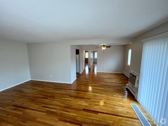 Building Photo - Brafferton Square Apartments