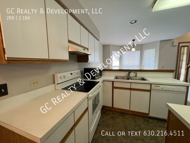 Building Photo - ***END UNIT / 2 BDRM + LOFT / 2.5 BTH / AT...