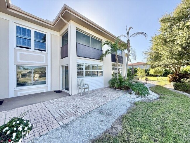 Foto del edificio - 10350 Imperial Point Dr W