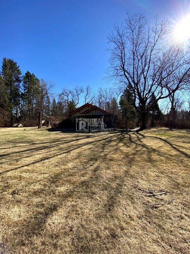 Foto del edificio - 14 Lake Ave
