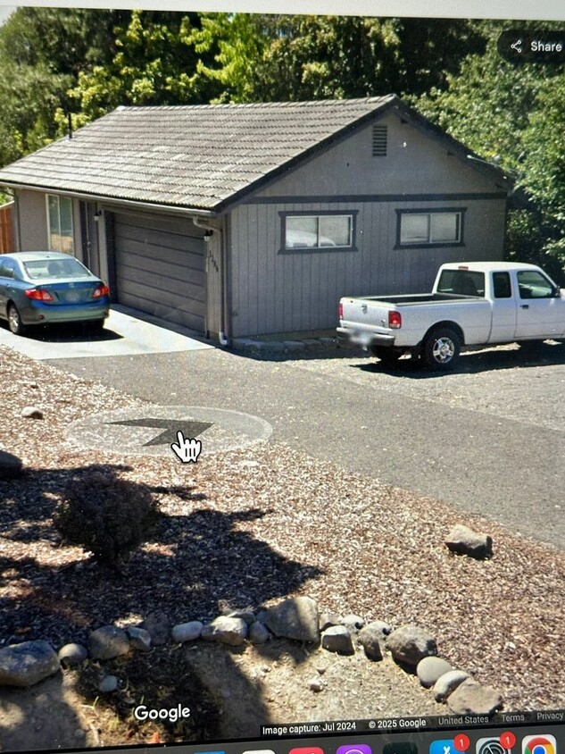 Building Photo - THIS 1 BEDROOM 1 BATH IS A GEM ON THE EAST...