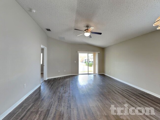 Foto del edificio - 533 Scarlet Maple Ct