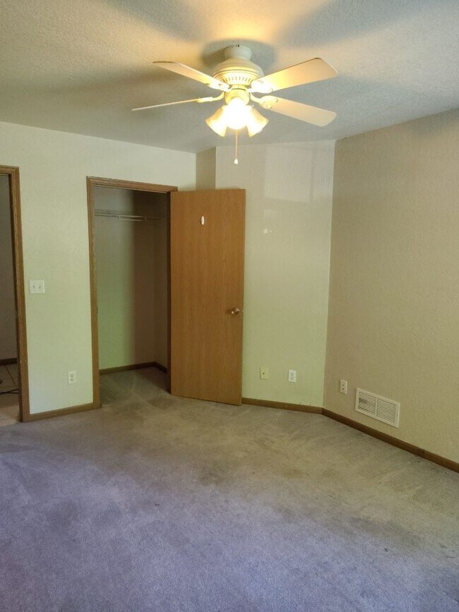 Foto del edificio - 2 bedroom, 1 bathroom apartment in Wickliffe