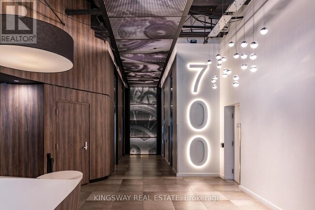 Photo du bâtiment - 700 King St W