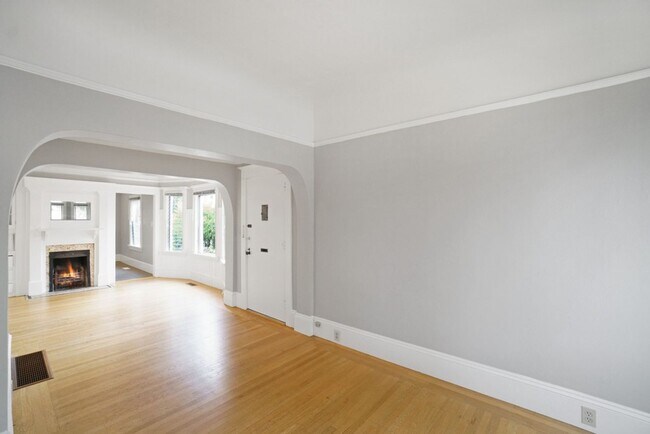 Building Photo - 2841 Washington Street - 3 bedroom | 1 bat...
