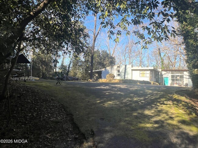 Building Photo - 620 Laverne Pl