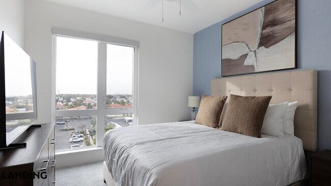 Building Photo - 707 S Farmer Ave