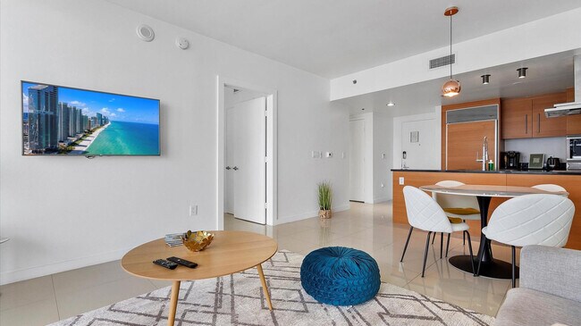 Building Photo - 475 Brickell Ave