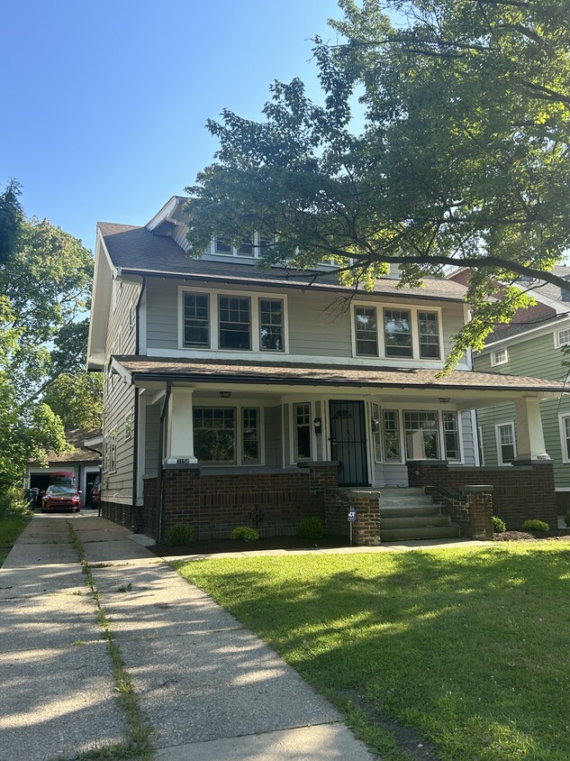 Primary Photo - 3156 E Derbyshire Rd