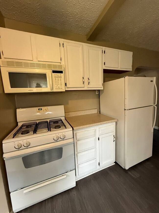 Foto del edificio - 3 bedroom 1 bath $1500