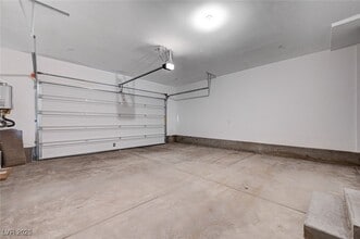 Building Photo - 600 Carriage Hill Dr