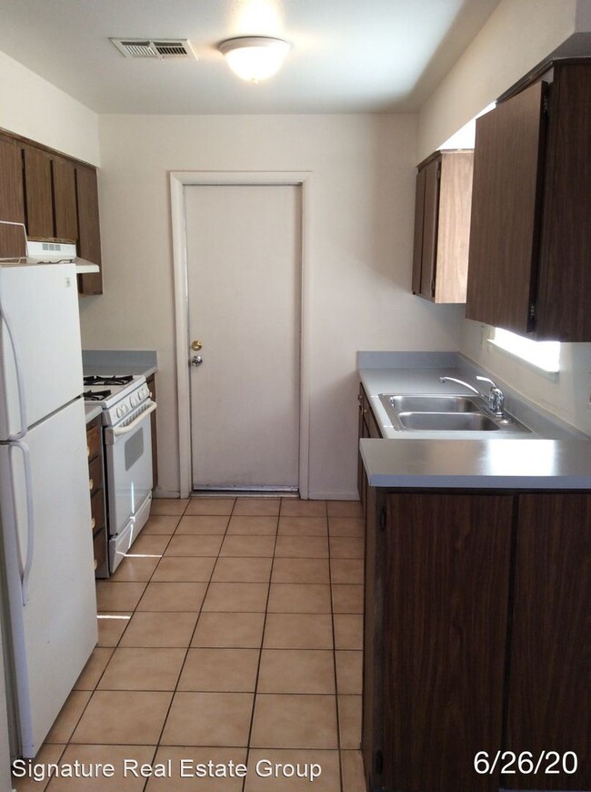 Building Photo - 2 br, 1 bath House - 4832 MAHOGANY DRIVE