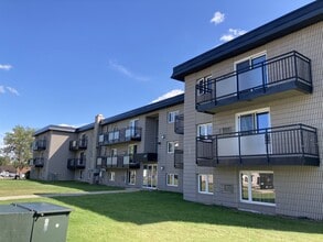 Building Photo - Lord and Lady Albert Apartments