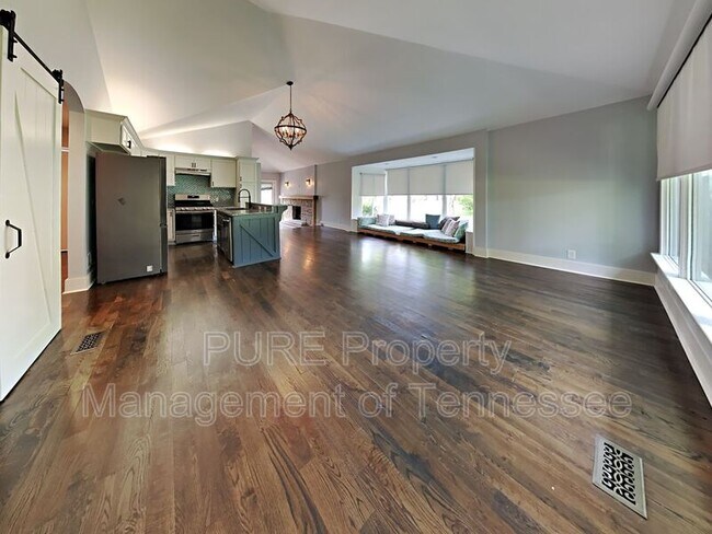 Building Photo - 407 Rosebank Ave