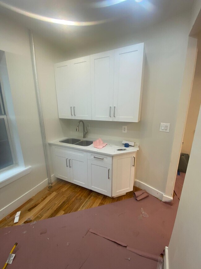 Building Photo - 525 Dahill Rd