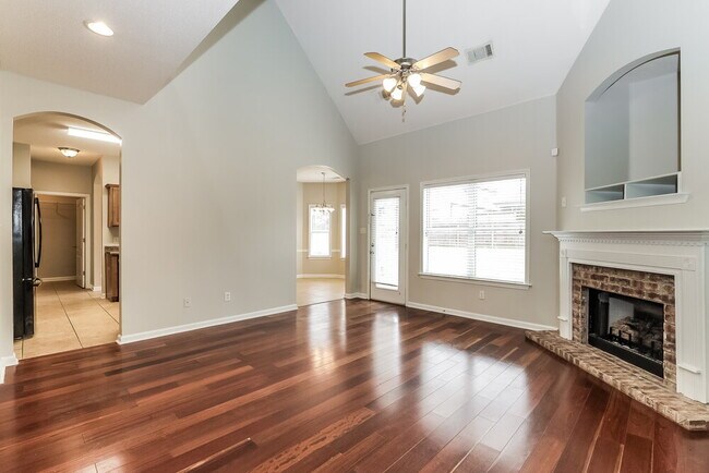 Foto del edificio - 10221 Carly Dr