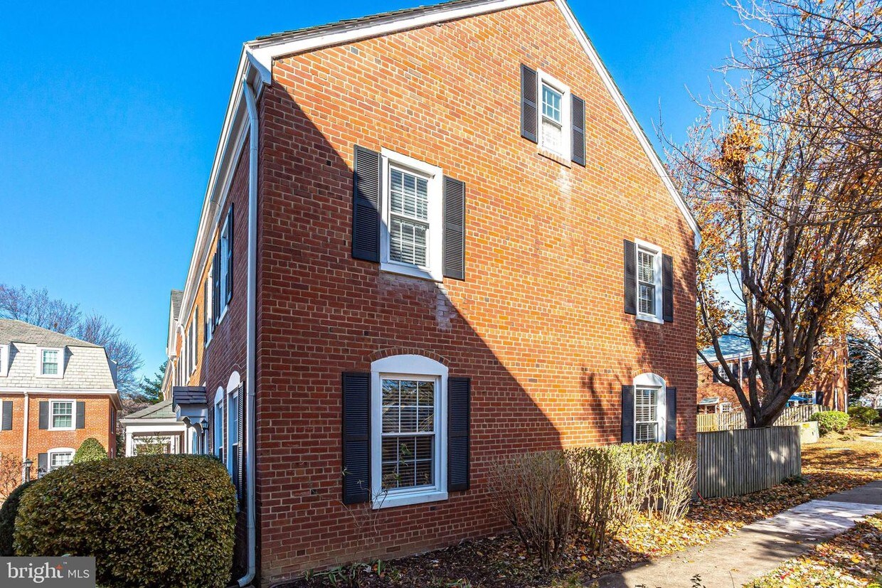 3017 S Buchanan St, Arlington, VA 22206 Condo for Rent in Arlington