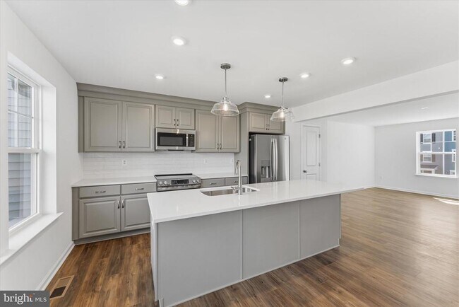 Building Photo - 505 Fontana Cir