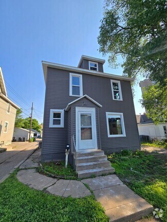 Building Photo - 613 17th Ave NE