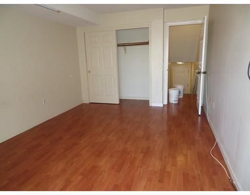 Foto del edificio - 4 Duck Pond Rd