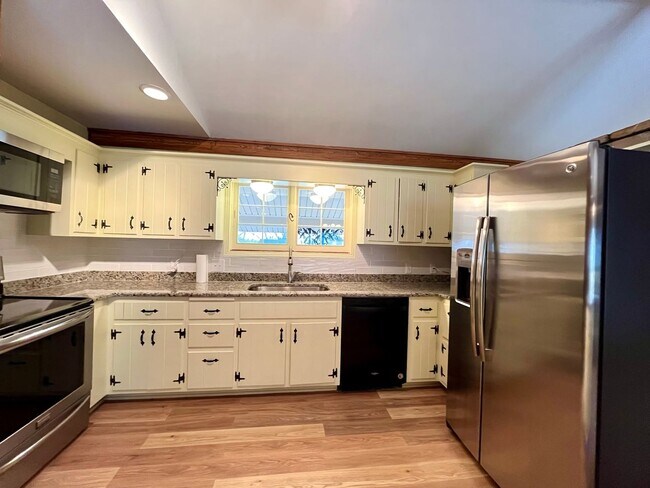 Foto del edificio - Large Spacious Home with a Small Town Feel