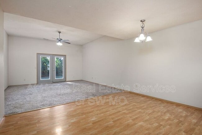 Building Photo - 1128 N Westwood Ave