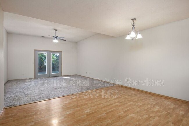Foto del edificio - 1128 N Westwood Ave