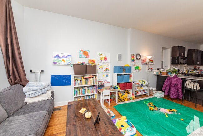 Building Photo - 2341 W Montana St