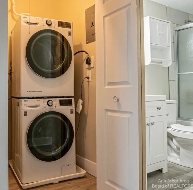 Foto del edificio - 320 Koch Ave