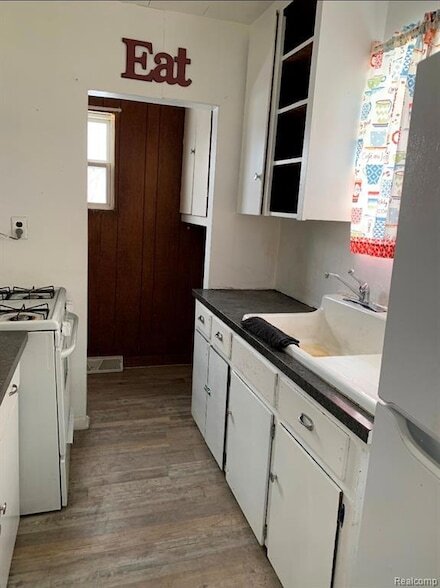 Foto del edificio - 2020 Utley Rd