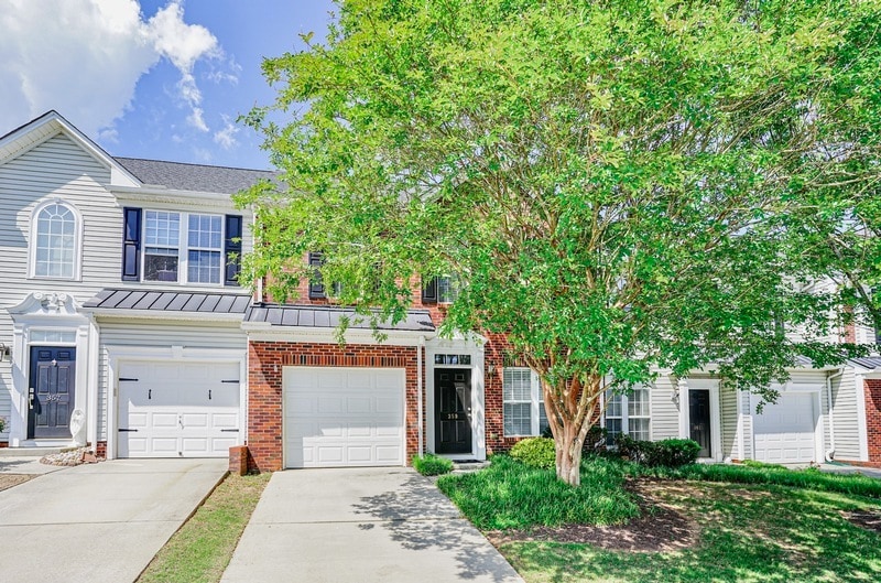 Primary Photo - 359 Moonstone Dr