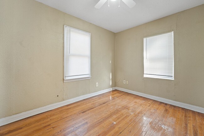 Building Photo - Great 2 bed 1 bath near Texas Tech and the Medical District now available.