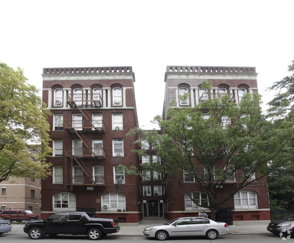 677 - 681 W 204th St - 677-681 W 204th St