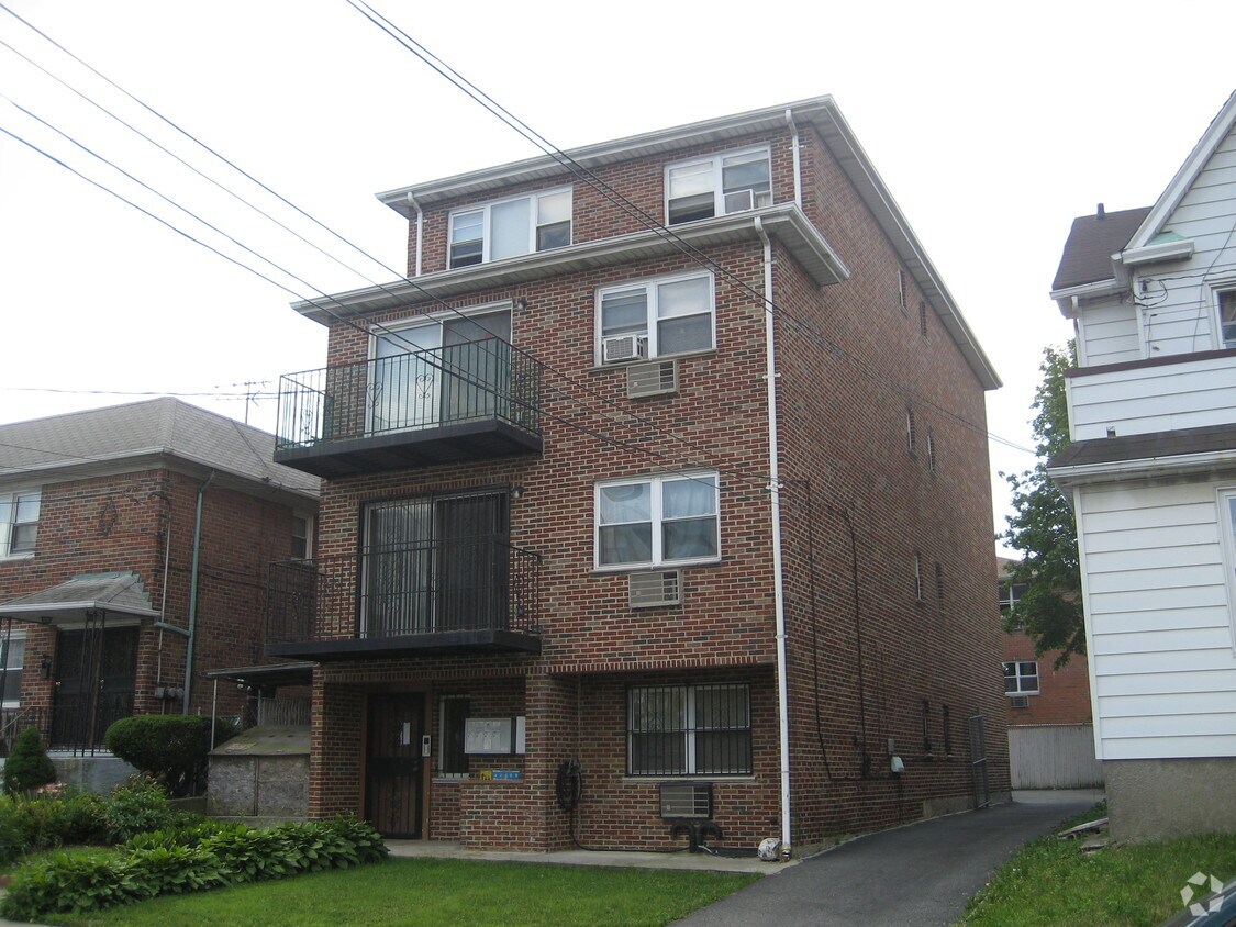 Building Photo - 132-18 57th Rd