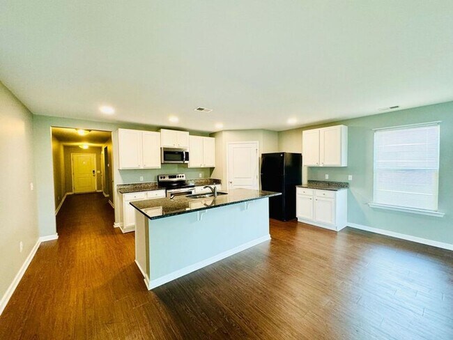 Foto del edificio - 4 bed, 2 bath-- Available Aug 2026!
