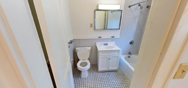 Building Photo - 28 Westland Ave