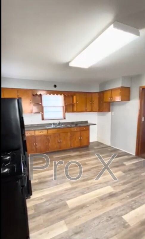 Foto del edificio - 311 E Kansas St