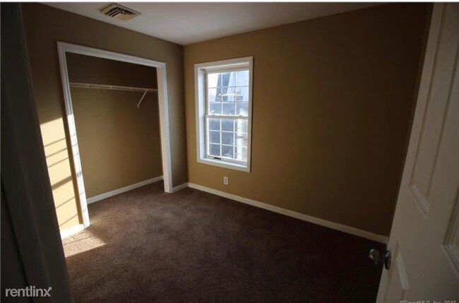 Building Photo - 3 br, 2 bath Apartment - 279 Martin st