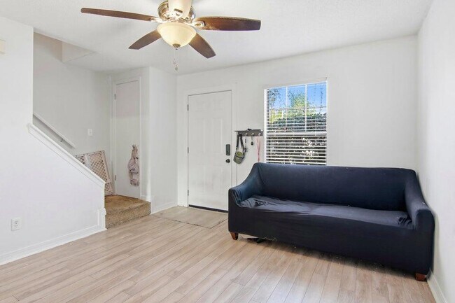 Foto del edificio - 1325 Greendale Ave