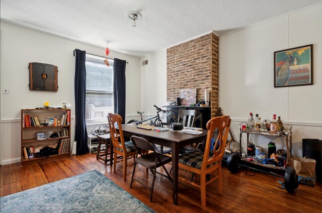 Building Photo - 188 Markle St