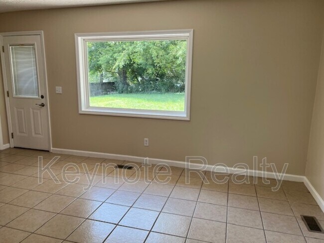 Building Photo - 125 Teakwood Ln