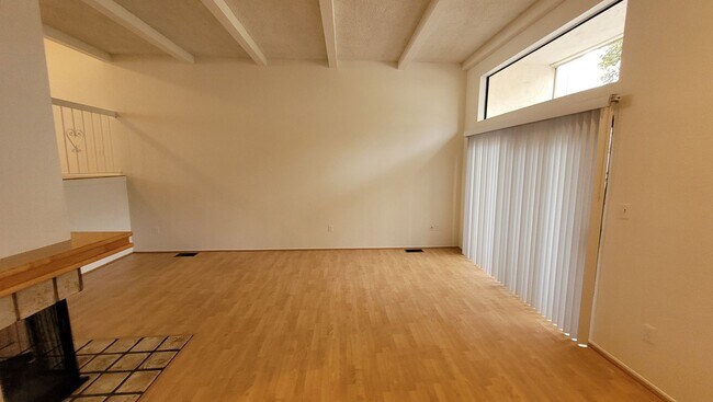 Foto del edificio - LA JOLLA - La Jolla Village Tennis Club- N...