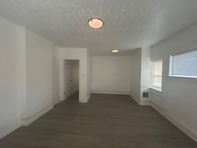 Foto del edificio - 1125 E 99 ST